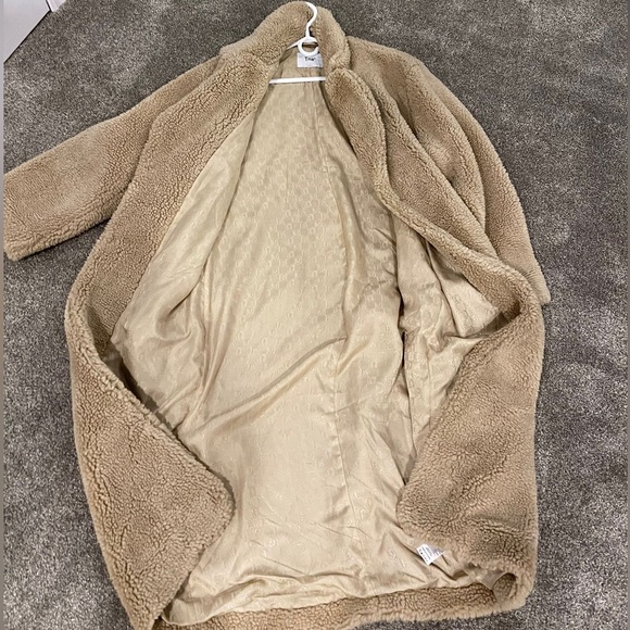 Tna Aritzia Teddy Coat - Size Large - Picture 3 of 4